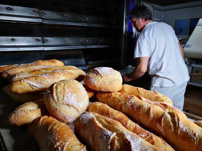 Fotografia tomada fuera de Pastelería Emperatriz Santa Elena - Panadería en Santa Elena, Jaén