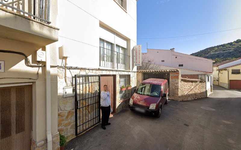 Fotografia tomada fuera de Alimentación La Tita - Grocery store en Lupiana, Guadalajara