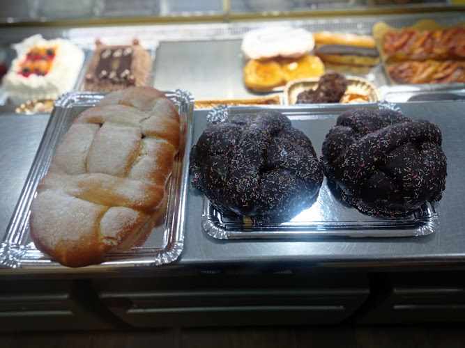 Fotografia tomada fuera de La Despensa de Emilio - Panadería en Loeches, Madrid