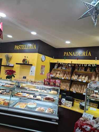 Fotografia tomada fuera de Panaderia Bolleria - Panadería en Leganés, Madrid