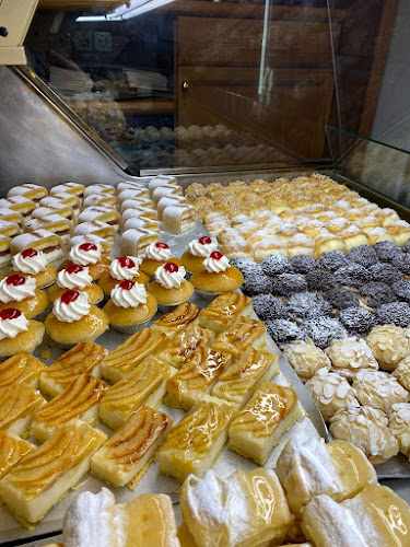 Fotografia tomada fuera de Pastelería La Coyantina - Pastelería en Leganés, Madrid