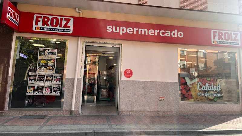 Fotografia tomada fuera de Supermercados Froiz - Supermercado en Arévalo, Ávila