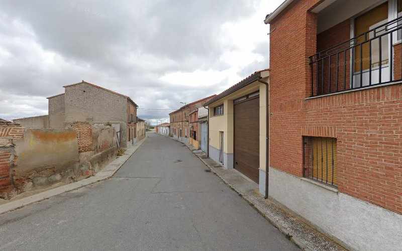 Fotografia tomada fuera de Hermanos Romo Lozano S.L. - Tienda de golosinas en Palacios de Goda, Ávila
