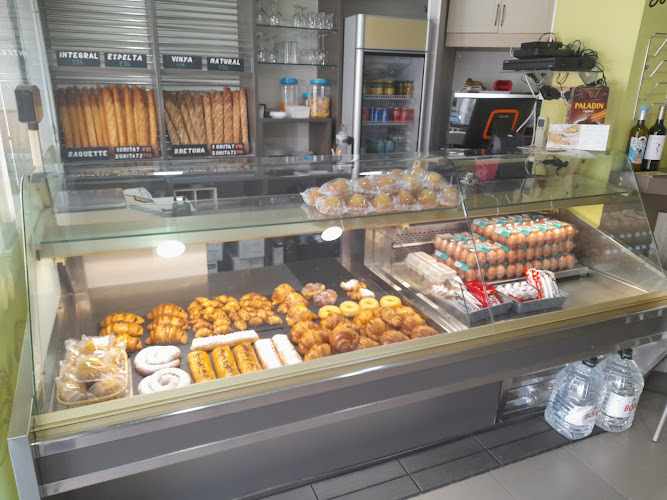 Fotografia tomada fuera de Forn Granja Racó 47 - Panadería en Sant Quirze del Vallès, Barcelona