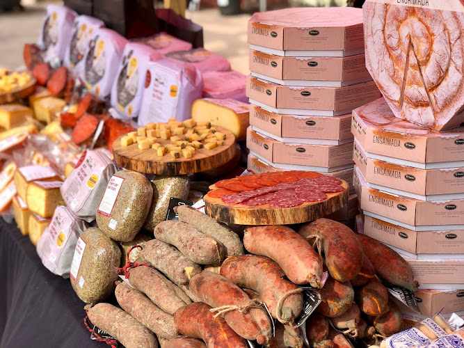 Fotografia tomada fuera de El Paladar, Jamonería & Delicatessen - Mercadal - Tienda de jamones en Es Mercadal, Baleares