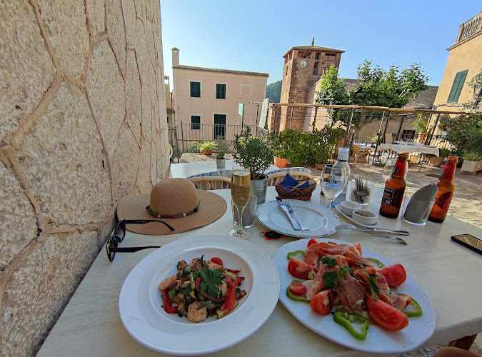 Fotografia tomada fuera de Montimar - Restaurante mallorquín en Estellencs, Baleares