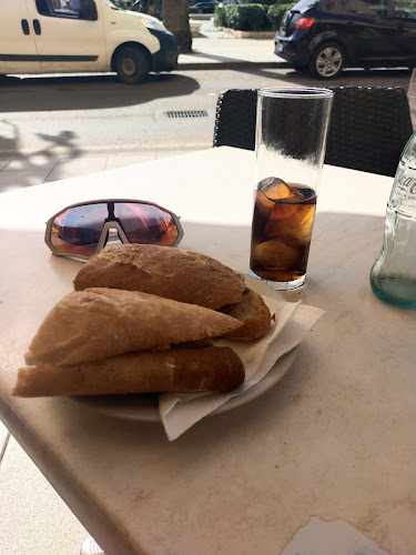 Fotografia tomada fuera de Cafeteria s'Abeurador - cafeterías en Felanitx, Baleares