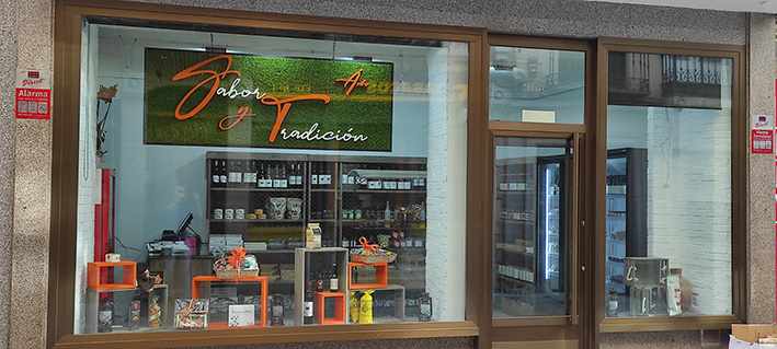 Fotografia tomada fuera de Sabor y Tradición Àvila - Tienda de alimentación en Ávila, Ávila