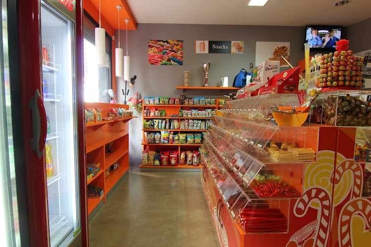 Fotografia tomada fuera de Bluster Store Candeleda - Tienda de golosinas en Candeleda, Ávila