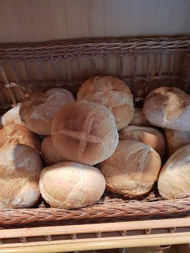 Fotografia tomada fuera de Forn El Castell - Panadería en Tona, Barcelona