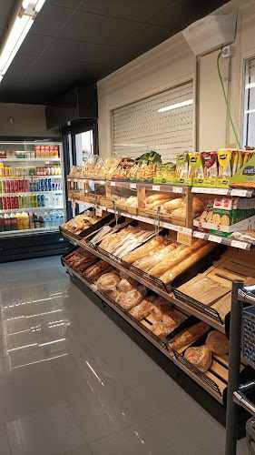 Fotografia tomada fuera de SPAR RIUDARENES - Supermercat en Riudarenes, Girona