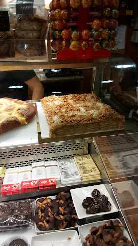 Fotografia tomada fuera de Antic Forn Riera - Panadería en Centelles, Barcelona