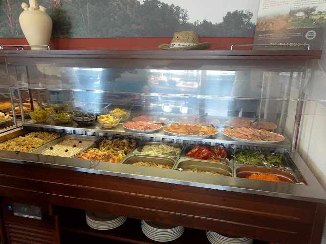 Fotografia tomada fuera de Buffet Restaurante Mont-Roig - restaurantes en Biure, Girona