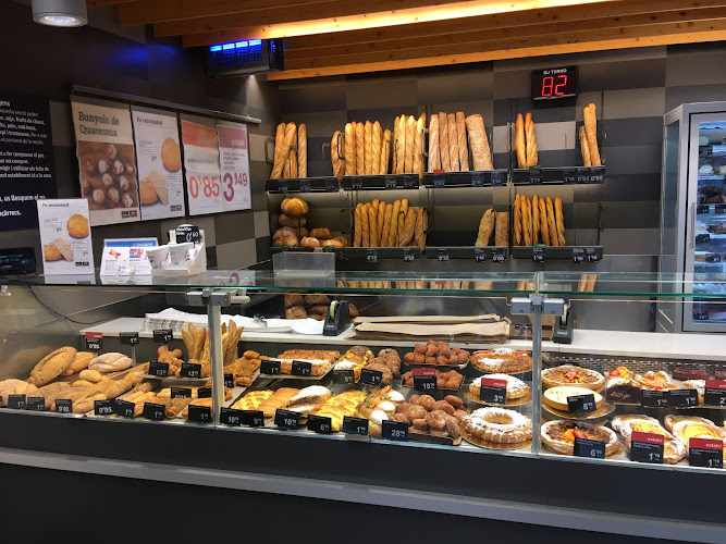 Fotografia tomada fuera de Esclat - Supermercat en Figueres, Girona