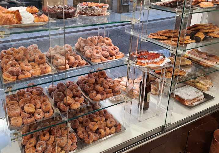 Fotografia tomada fuera de Pastisseria Llavina - Pastelería en Centelles, Barcelona