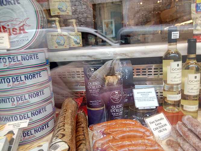 Fotografia tomada fuera de Casa Cuevas - Tienda de fiambres en Burgos, Burgos