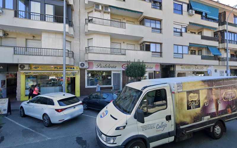 Fotografia tomada fuera de Cafetería Pastelería Bravo - Pastelería en Plasencia, Cáceres