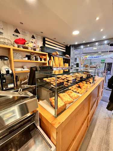 Fotografia tomada fuera de Horno Forn el 7 - Forn de pa en Barcelona, Barcelona