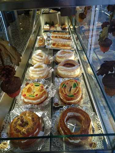 Fotografia tomada fuera de Pastisseria San Pedro - Pastisseria en Terrassa, Barcelona