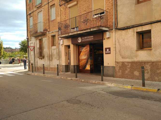 Fotografia tomada fuera de Forn de Cabrianes S.L. - Panadería en Manresa, Barcelona