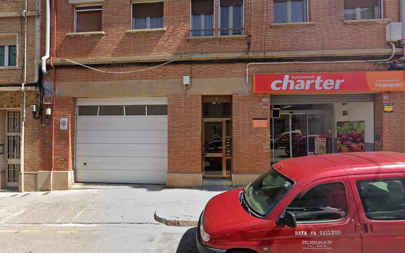 Fotografia tomada fuera de Supermercats Charter - Supermercado en Manresa, Barcelona