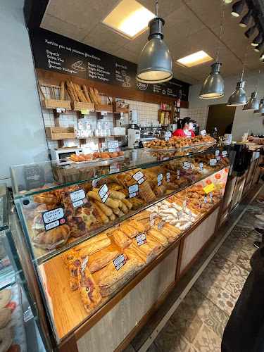 Fotografia tomada fuera de El Molí Pan y café - Sants - cafeterías en Barcelona, Barcelona
