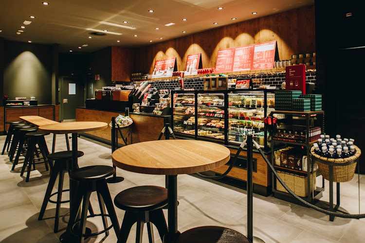 Fotografia tomada fuera de Starbucks - cafeterías en Cornellà de Llobregat, Barcelona
