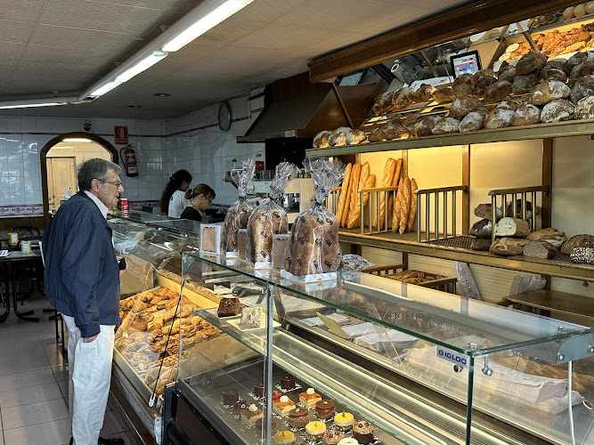 Fotografia tomada fuera de Panaderia Barcelona - Forn Gil Bofarull - Forn de pa en Barcelona, Barcelona