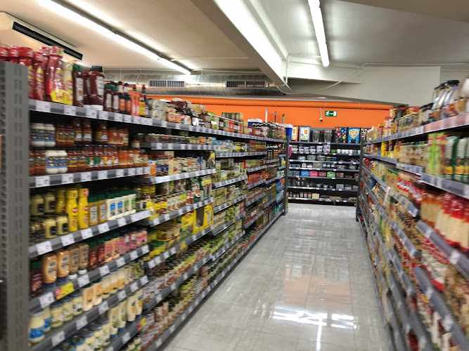 Fotografia tomada fuera de Supermercats Charter - Supermercado en Esplugues de Llobregat, Barcelona