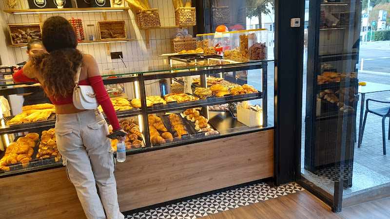 Fotografia tomada fuera de vivari coffee & Bakery - cafeterías en Granollers, Barcelona