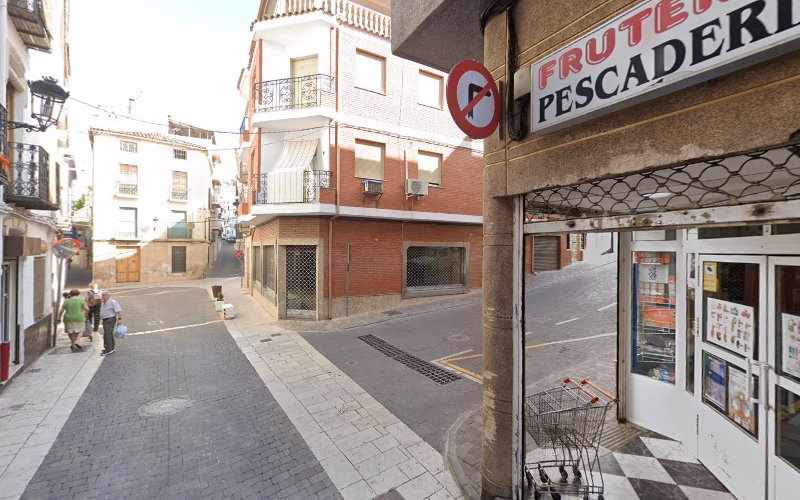 Fotografia tomada fuera de Supermercado Justo - Tienda de alimentación en Beas de Segura, Jaén