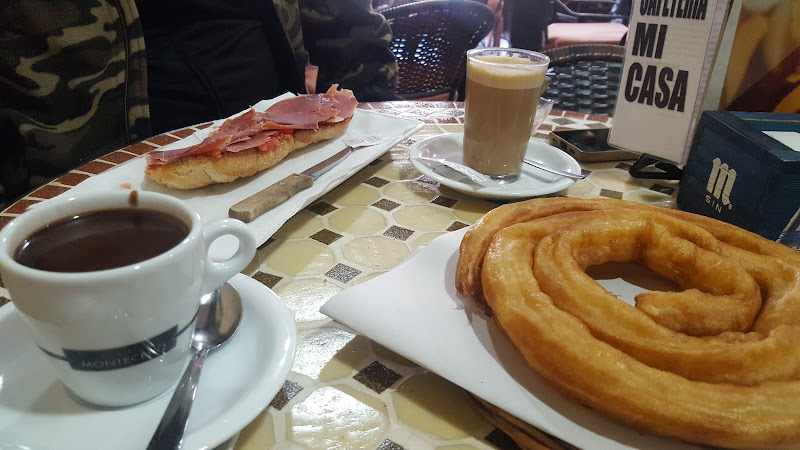 Fotografia tomada fuera de Cafetería y Churrería Mi Casa - cafeterías en Arroyo del Ojanco, Jaén