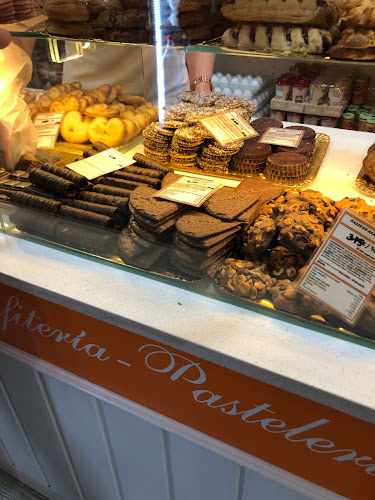 Fotografia tomada fuera de Panadería y Confitería Rodriguez - Tienda de alimentación en Jaén, Jaén