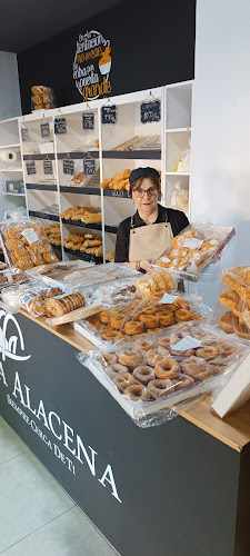 Fotografia tomada fuera de La Alacena - Tienda de alimentación en Moraleja, Cáceres