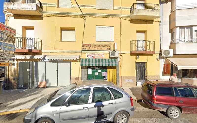 Fotografia tomada fuera de Seur , upan moraleja - Panadería en Moraleja, Cáceres