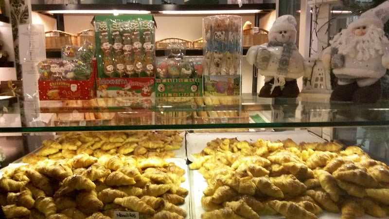 Fotografia tomada fuera de Pastelería Artesanal Manolo. Sector Literatos, Tres Cantos - Pastelería en Madrid, Madrid