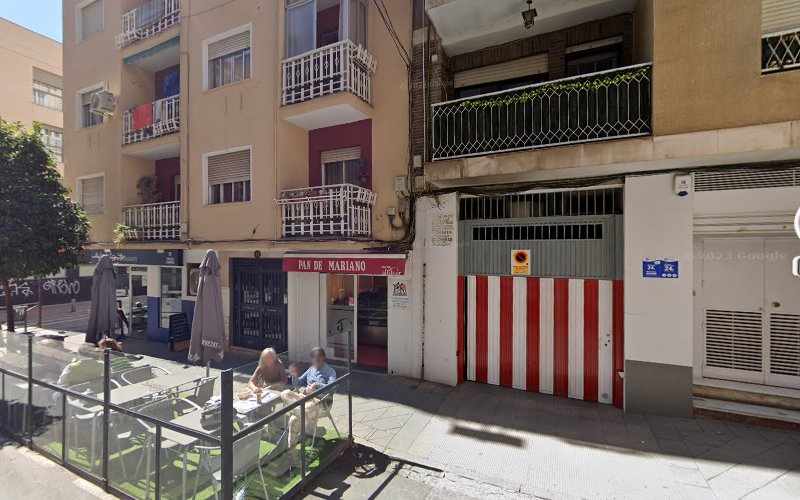 Fotografia tomada fuera de Pan Mariano - Panadería en Granada, Granada