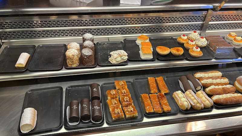 Fotografia tomada fuera de Pastisseria Puigdemont - Pastisseria en Amer, Girona