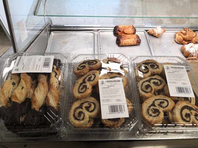 Fotografia tomada fuera de Panadería Pastelería Márquez S L - Panadería en Granada, Jaén