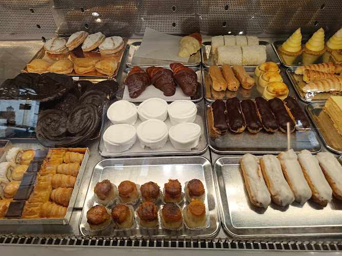 Fotografia tomada fuera de Casa Ysla Pastelería-Cafetería / Piononos - Pastelería en Santa Fe, Granada
