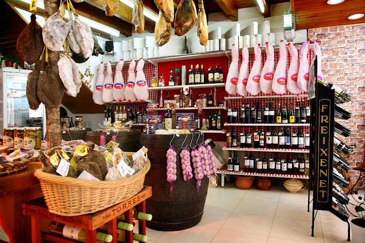 Fotografia tomada fuera de Maison de Jambon - Delicatessen en Bossòst, Lérida