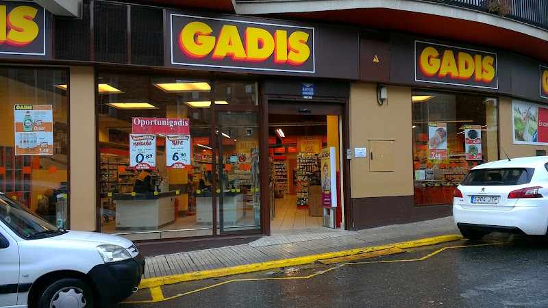 Fotografia tomada fuera de Supermercado Gadis - Supermercado en Becerreá, Lugo