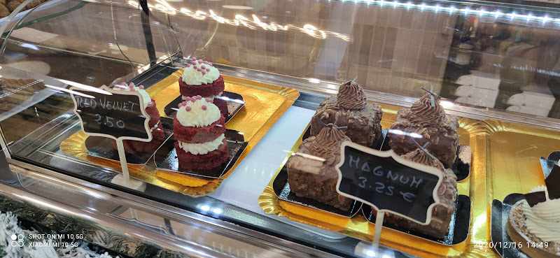 Fotografia tomada fuera de Agarimo Coffee & Cakes. Pet Friendly. - Pastelería en Foz, Lugo