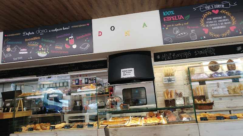 Fotografia tomada fuera de Cafetería Dona Vaniri - cafeterías en Lugo, Lugo