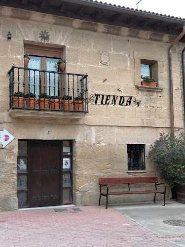Fotografia tomada fuera de Alimentación Ramírez - Tienda de alimentación en Eskuernaga, Álava