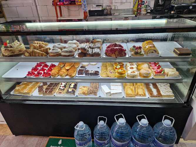 Fotografia tomada fuera de Hermanos Piquera’s - Panadería en Castillo del Romeral, Las Palmas