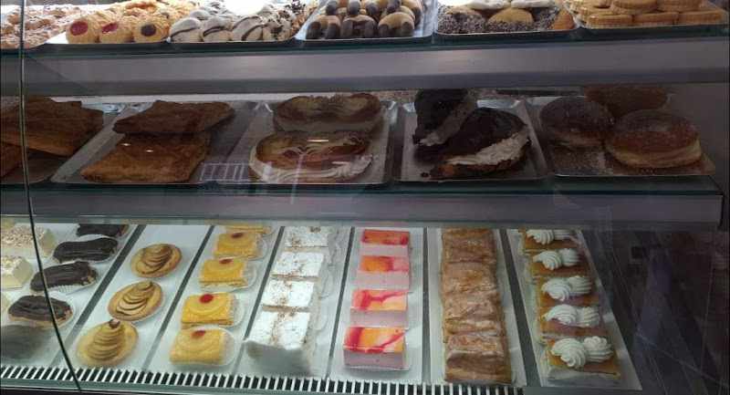 Fotografia tomada fuera de Pastelería San José - Pastelería en León, León