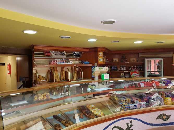 Fotografia tomada fuera de Fleca Peretó - Panadería en Sanaüja, Lérida