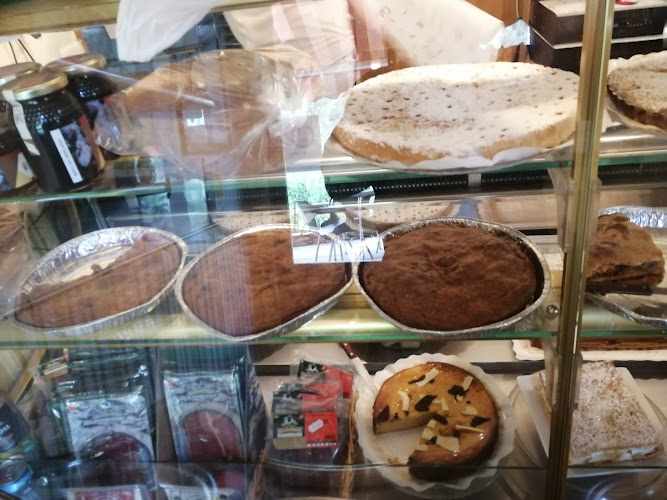 Fotografia tomada fuera de Panadería Cerezales - cafeterías en Vega de Valcarce, León
