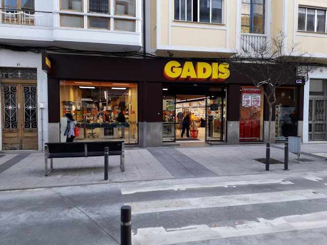 Fotografia tomada fuera de Supermercado Gadis - Supermercado en Sarria, Lugo